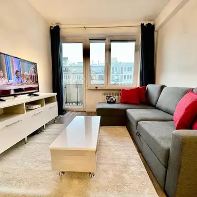 DECOR 2 metro fast WiFI 55’TV Netflix HBO cozy