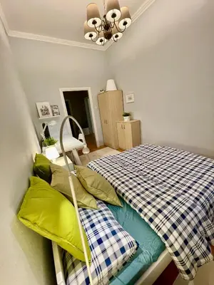 Łóżko lub łóżka w pokoju w obiekcie ROYAL 2 Old Town fast WiFi Netflix HBO AppleTV+