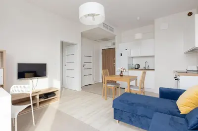 Kuchnia lub aneks kuchenny w obiekcie Wola Chic Blue Apartment by BookingHost