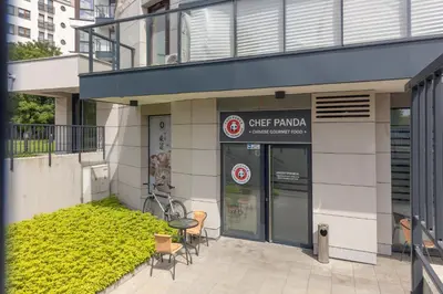 Budynek, w którym mieści się apartament