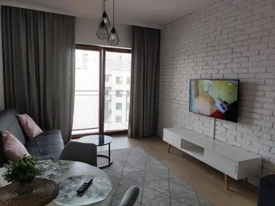 Telewizja i/lub zestaw kina domowego w obiekcie Lovely Apartment vis-a-vis Medicover and Paley Institute