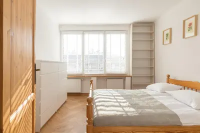 Łóżko lub łóżka w pokoju w obiekcie Piękna 2-Bedroom Apartment by BookingHost