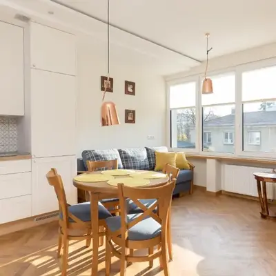 Piękna 2-Bedroom Apartment by BookingHost