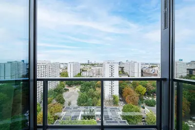 Widok na miasto Warszawa z tego apartamentu