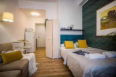 Łóżko lub łóżka w pokoju w obiekcie UnitApartments Studio Warszawa Zachodnia - blisko komunikacji lotnisko Chopina Blue City MGR