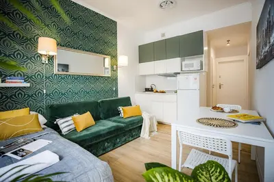 Kuchnia lub aneks kuchenny w obiekcie UnitApartments Studio Warszawa Zachodnia - blisko komunikacji lotnisko Chopina Blue City MGR