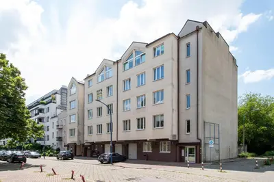 Budynek, w którym mieści się apartament