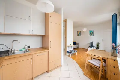 Kuchnia lub aneks kuchenny w obiekcie Metro Młynów Pleasant Apartament by BookingHost