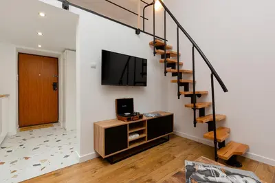 Telewizja i/lub zestaw kina domowego w obiekcie Mezzanine Studio Lwowska Śródmieście by Noclegi Renters