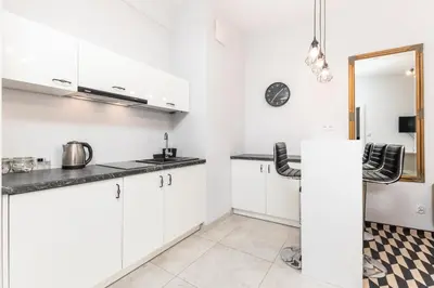 Plan piętra w obiekcie Prymasa Tysiąclecia 83A C - D by Homeprime
