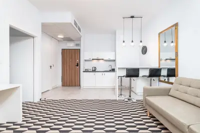 Plan piętra w obiekcie Prymasa Tysiąclecia 83A C - D by Homeprime