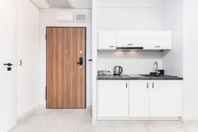 Plan piętra w obiekcie Prymasa Tysiąclecia 83A C - D by Homeprime
