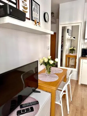 Kuchnia lub aneks kuchenny w obiekcie Nice Place 2 rooms Apartment