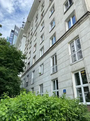 Budynek, w którym mieści się apartament
