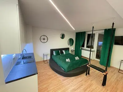 Telewizja i/lub zestaw kina domowego w obiekcie YOURAPART JACUZZI przy ZAMKU KRÓLEWSKIM