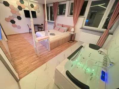 Łóżko lub łóżka w pokoju w obiekcie YOURAPART JACUZZI przy ZAMKU KRÓLEWSKIM