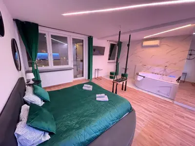 Łóżko lub łóżka w pokoju w obiekcie YOURAPART JACUZZI przy ZAMKU KRÓLEWSKIM
