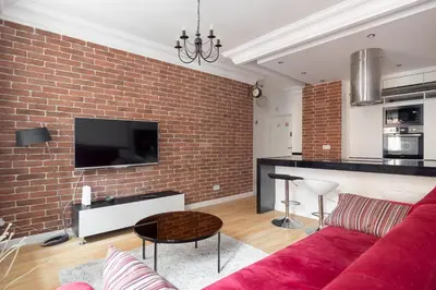 Kuchnia lub aneks kuchenny w obiekcie Old Town Grey Apartment by BookingHost