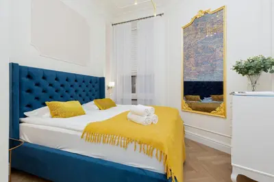 Łóżko lub łóżka w pokoju w obiekcie Royal Apartment Kopernika by Renters Prestige