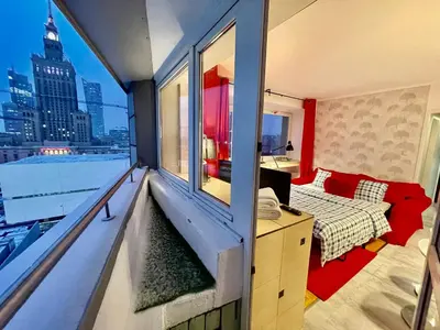Łóżko lub łóżka w pokoju w obiekcie LOVE metro WiFi 300Mbs 65’TV Netflix HBO AppleTV+