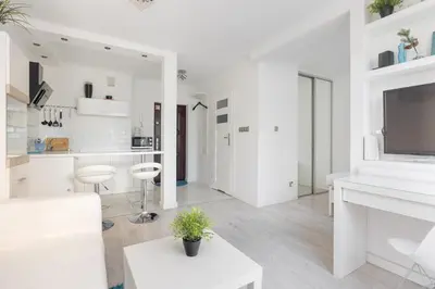 Kuchnia lub aneks kuchenny w obiekcie Rondo ONZ Business Apartment by BookingHost