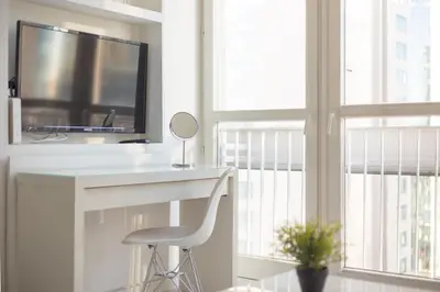 Telewizja i/lub zestaw kina domowego w obiekcie Rondo ONZ Business Apartment by BookingHost