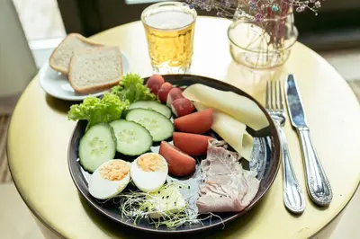 Jedzenie w willi lub w pobliżu