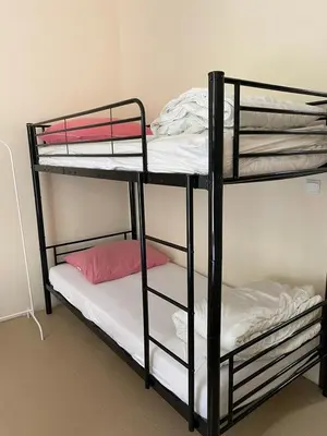 Łóżko lub łóżka w pokoju w obiekcie Lubelski Hostel - blisko Centrum Zdrowia Dziecka & Instytut Kardiologii