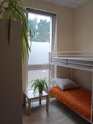Łóżko lub łóżka w pokoju w obiekcie Lubelski Hostel - blisko Centrum Zdrowia Dziecka & Instytut Kardiologii