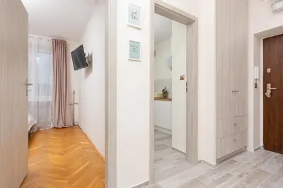 Łóżko lub łóżka w pokoju w obiekcie City Center Apartment Elektoralna by Noclegi Renters