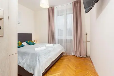 Łóżko lub łóżka w pokoju w obiekcie City Center Apartment Elektoralna by Noclegi Renters