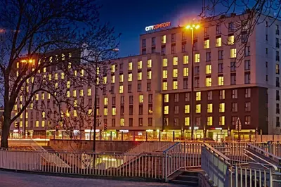 Budynek, w którym mieści się apartament