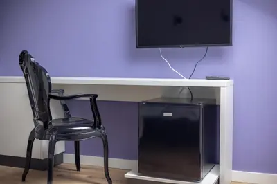 Telewizja i/lub zestaw kina domowego w obiekcie ĄĘ Hostel Nowy Świat by BookingHost