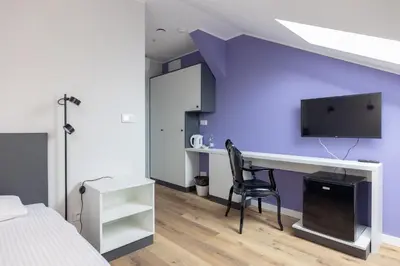 Telewizja i/lub zestaw kina domowego w obiekcie ĄĘ Hostel Nowy Świat by BookingHost