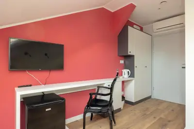 Telewizja i/lub zestaw kina domowego w obiekcie ĄĘ Hostel Nowy Świat by BookingHost