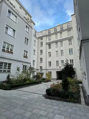 Budynek, w którym mieści się apartament