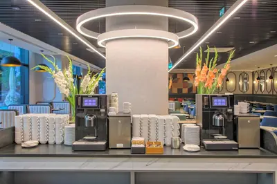 Zestaw do parzenia kawy i herbaty w obiekcie Focus Hotel Premium Warszawa