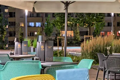 Basen w obiekcie Focus Hotel Premium Warszawa lub w pobliżu