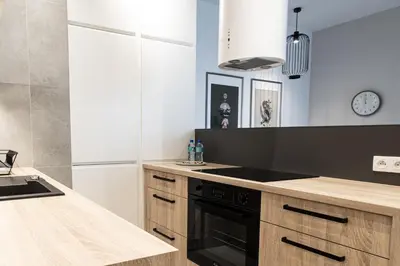 Kuchnia lub aneks kuchenny w obiekcie Arkadia Prime Apartment by BookingHost