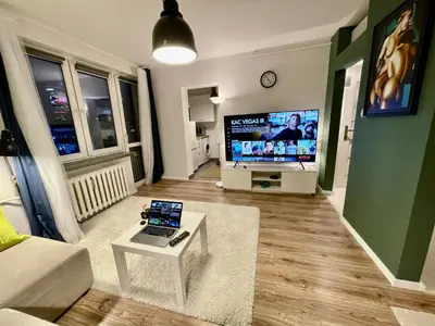 Telewizja i/lub zestaw kina domowego w obiekcie HOLIDAY metro fast WiFi TV’70 Netflix HBO AppleTV