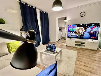 Telewizja i/lub zestaw kina domowego w obiekcie HOLIDAY metro fast WiFi TV’70 Netflix HBO AppleTV