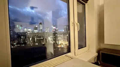 Widok na miasto Warszawa z tego apartamentu