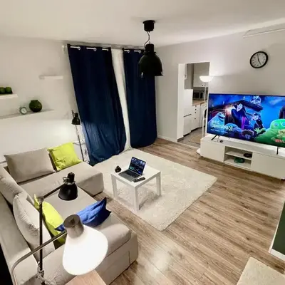 HOLIDAY metro fast WiFi TV’70 Netflix HBO AppleTV