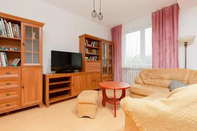 Telewizja i/lub zestaw kina domowego w obiekcie Duplex Apartment near the Airport by Noclegi Renters