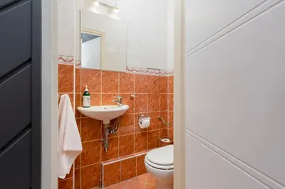 Łazienka w obiekcie Duplex Apartment near the Airport by Noclegi Renters