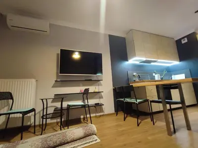 Telewizja i/lub zestaw kina domowego w obiekcie Apartamenty Wola
