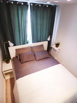 Łóżko lub łóżka w pokoju w obiekcie Plac Grzybowski Apartment by BookingHost
