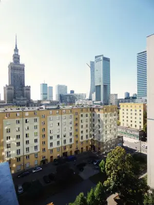 Widok na miasto Warszawa z tego apartamentu