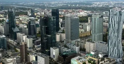 Widok na miasto Warszawa z tego apartamentu