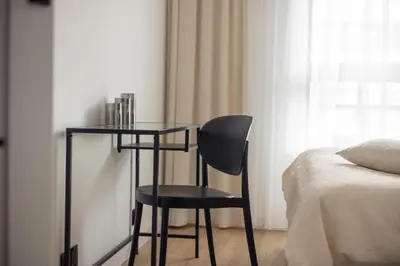 Łóżko lub łóżka w pokoju w obiekcie Brand New Business Apartament by BookingHost